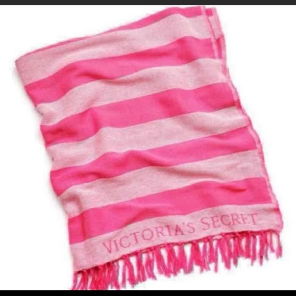 Victoria secret beach tote and blanket - Picture 10 of 10